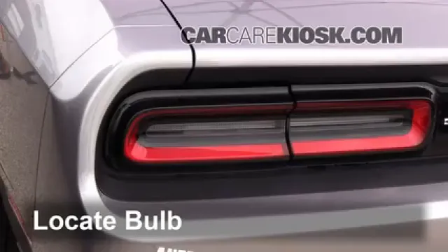 2015 Dodge Challenger SXT Plus 3.6L V6 FlexFuel Éclairage Feux de marche arrière (remplacer une ampoule)